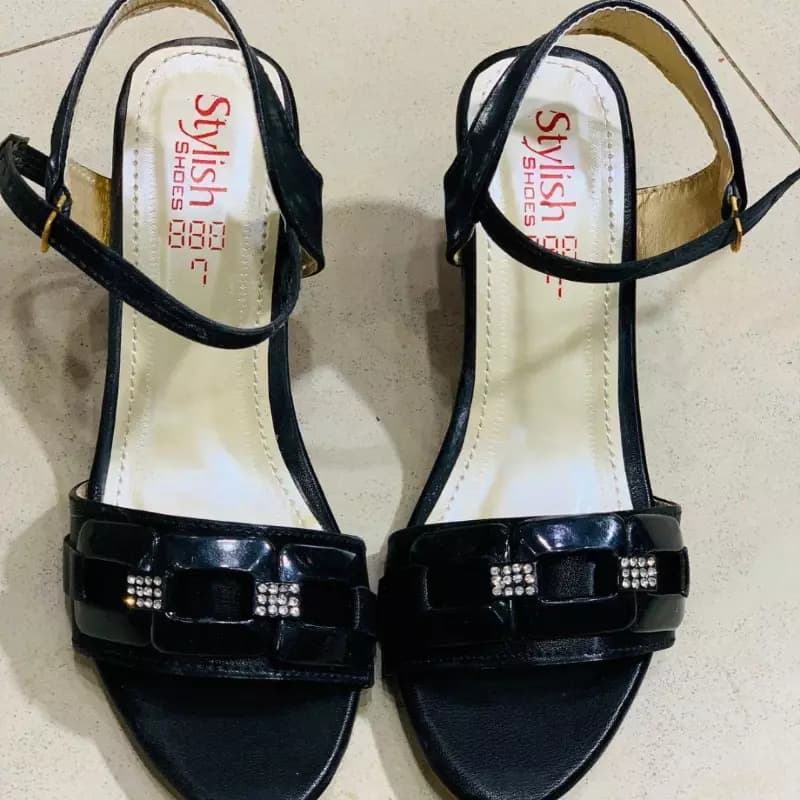 Black walvet heel