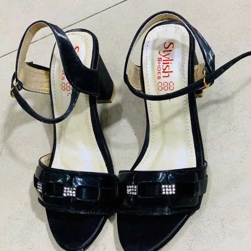 Black walvet heel