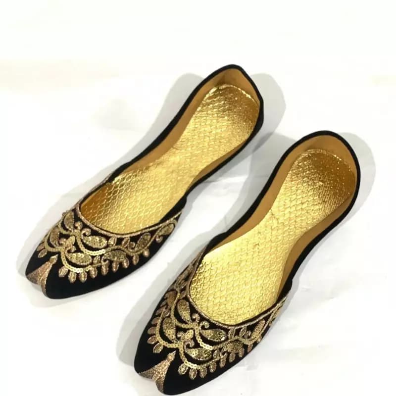 Walwet embroidery khussa